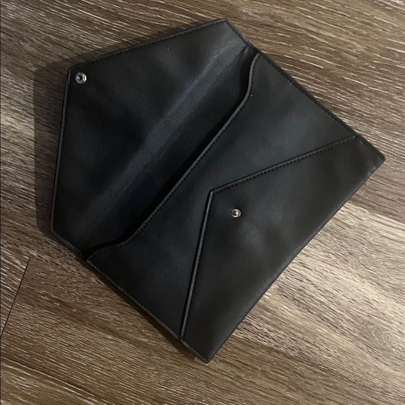 Elegant Black Leather Wristlet - Picture 3 of 5